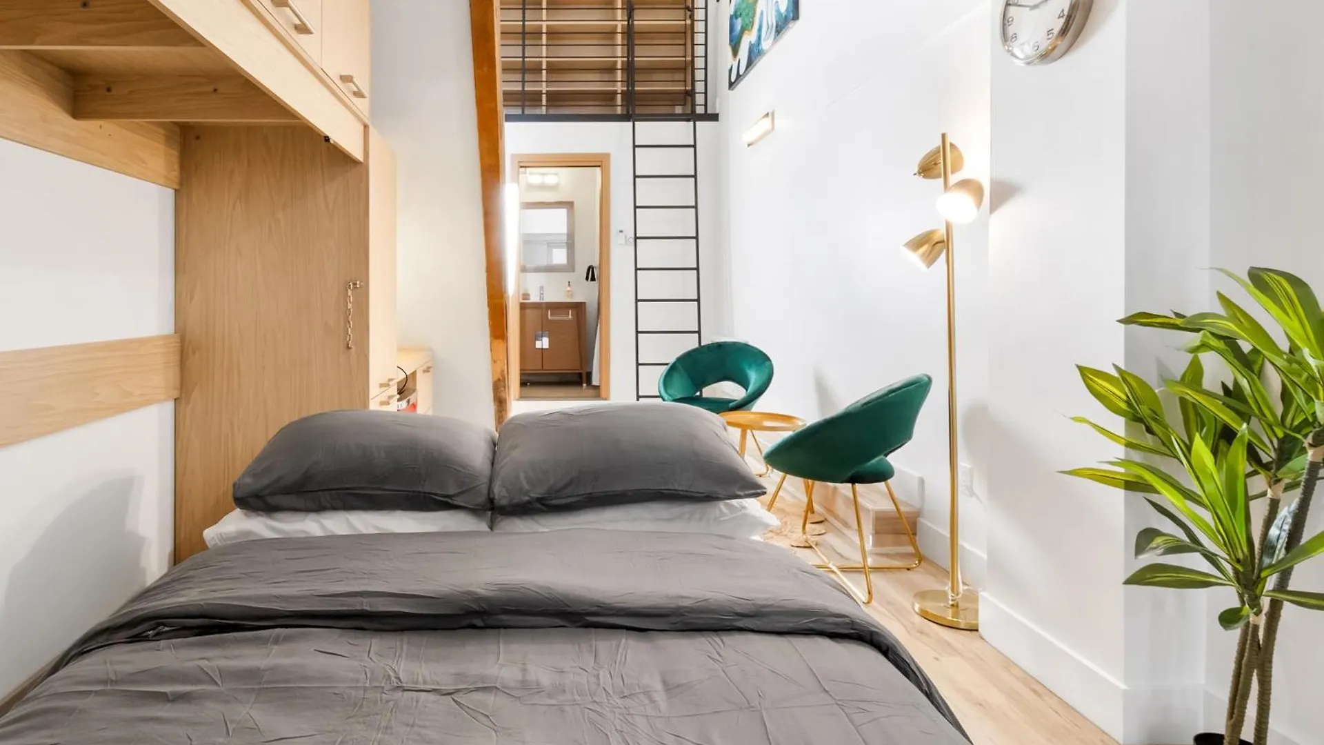 Homestay Beautiful Lofts In Downtown Montreal Apartment