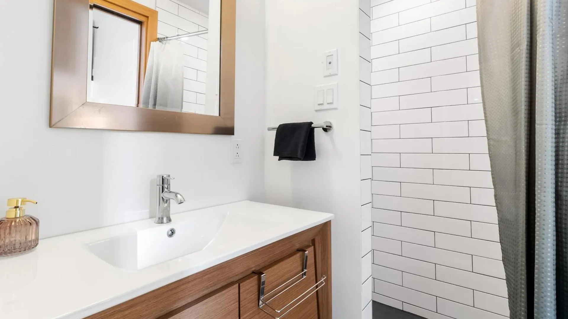 Homestay Beautiful Lofts In Downtown Montreal Apartment