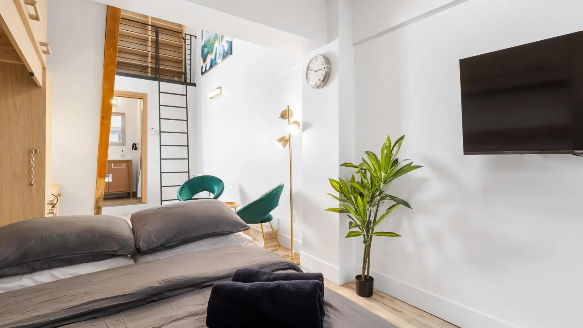 Beautiful Lofts In Downtown Montreal Apartment