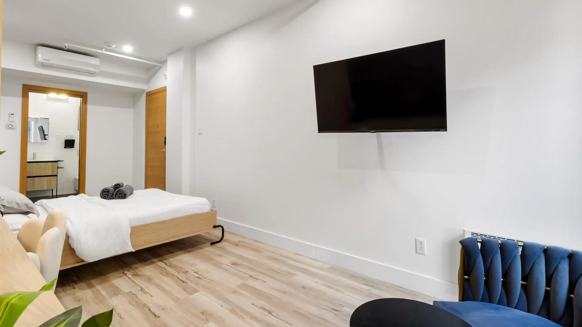 Homestay Beautiful Lofts In Downtown Montreal Apartment