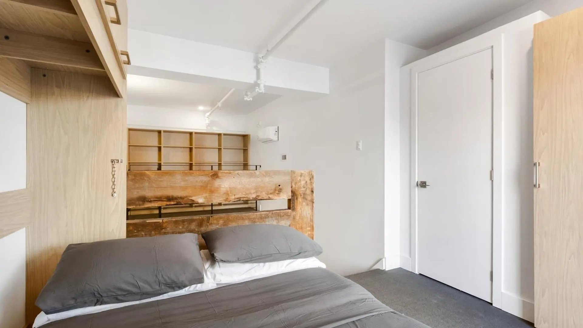 Homestay Beautiful Lofts In Downtown Montreal Apartment